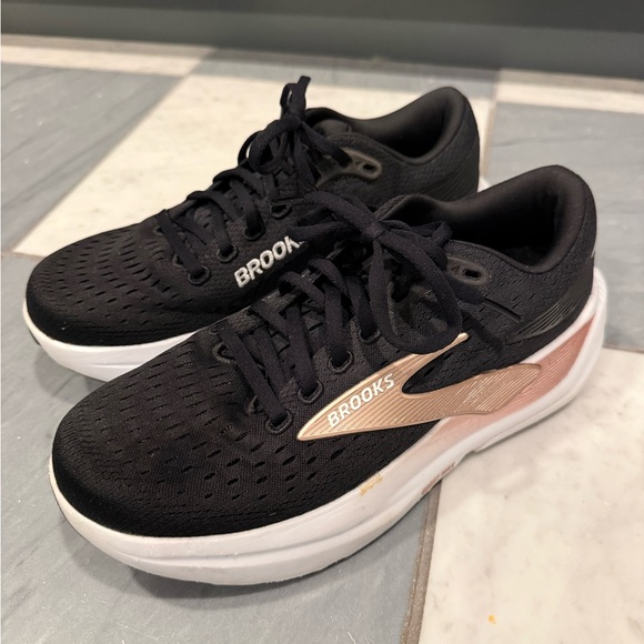 Brooks Ghost Max 3 Running Shoe - Picture 2 of 9